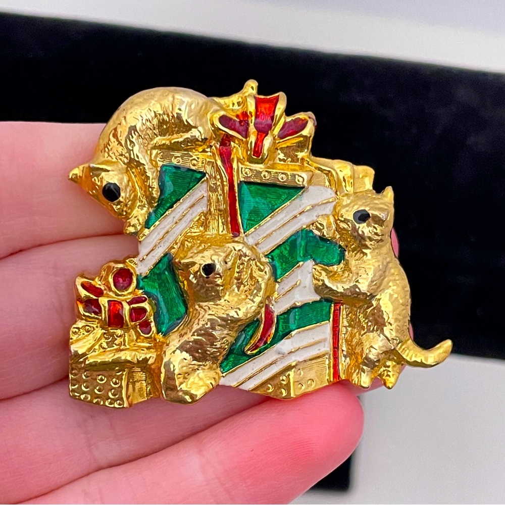 Vintage Heavy Christmas Holiday Winter Festive Gifting Cat Cottage Pin / Brooch